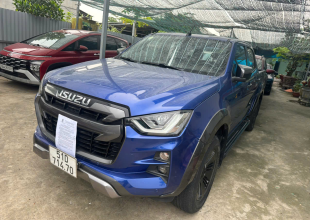 01 Xe ô tô nhãn hiệu ISUZU, số loại: D-MAX, biển số: 51D-714.70, màu xanh, 05 chỗ ngồi, số máy: RZ4EWU7160, số khung: MPATFS87JMT011178 