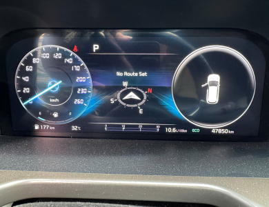 01 xe ô tô con; Nhãn hiệu: KIA; Số loại: SORENTO MQ4; BKS: 78A-117.09; 06 chỗ ngồi; Màu Đen; Số khung: RNYRJ52D8MC211816, Số máy: D4HELH265951 theo Giấy chứng nhận đăng ký xe ô tô số 78 004726 do Phòng Cảnh sát giao thông, Công an tỉnh Phú Yên cấp ngày 14/12/2021 đứng tên Trần Thị Hoa