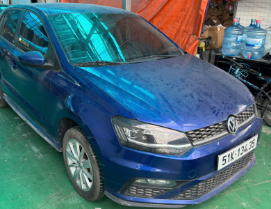 01 xe ô tô con; Nhãn hiệu: VOLKSWAGEN; Số loại: POLO;  05 chỗ ngồi; Màu Xanh-817