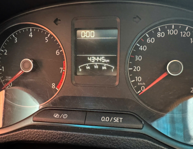 01 xe ô tô con; Nhãn hiệu: VOLKSWAGEN; Số loại: POLO;  05 chỗ ngồi; Màu Xanh-817